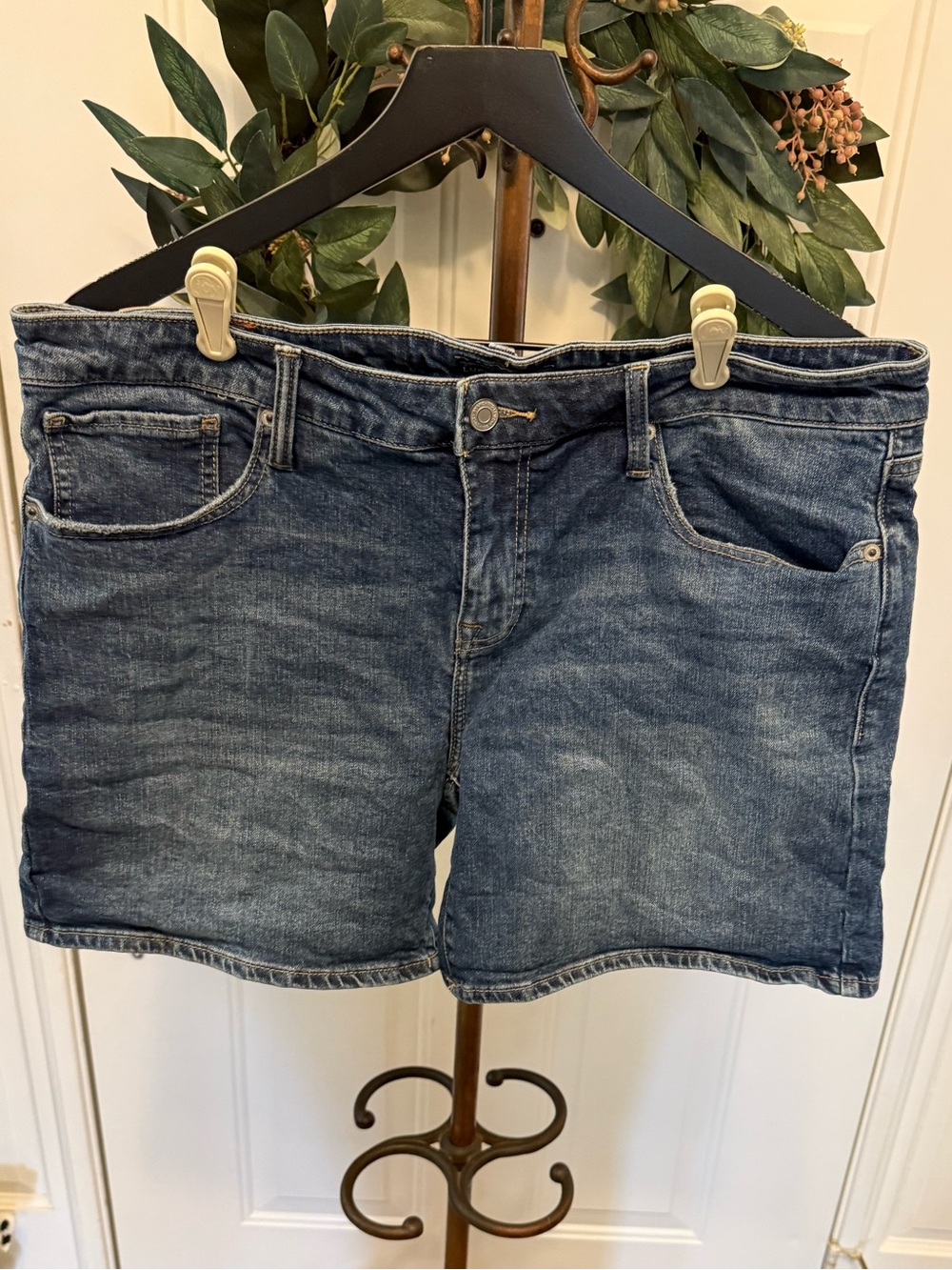 Lucky Brand Mid Rise Medium Wash Blue Jean Shorts 12 31